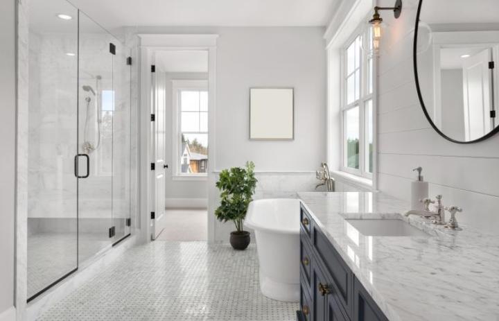 Comment rénover une salle de bain avec un budget limité ? Sabrevois